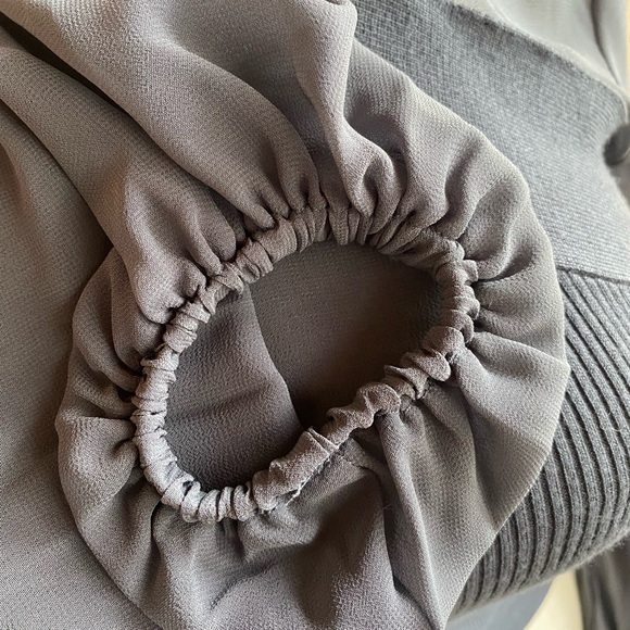 New York and Company 7th Avenue Sheer Sleeve Sweater Top Like new size small - Picture 4 of 8